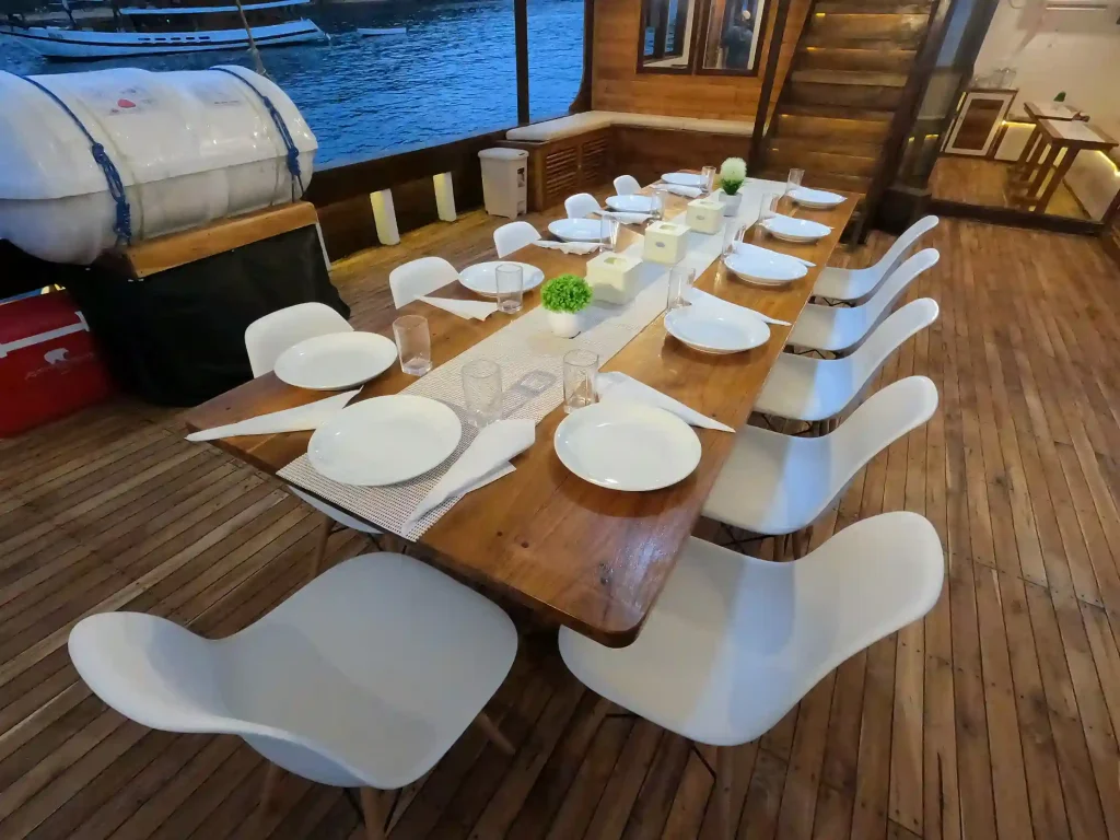 Lady Grace Yacht Cruise Phinis by KomodoLuxury