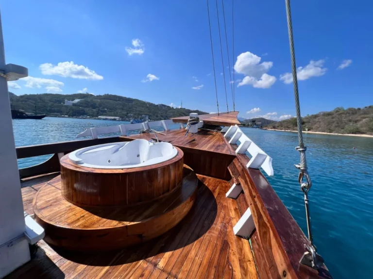 Lady Grace Yacht Cruise Phinis by KomodoLuxury