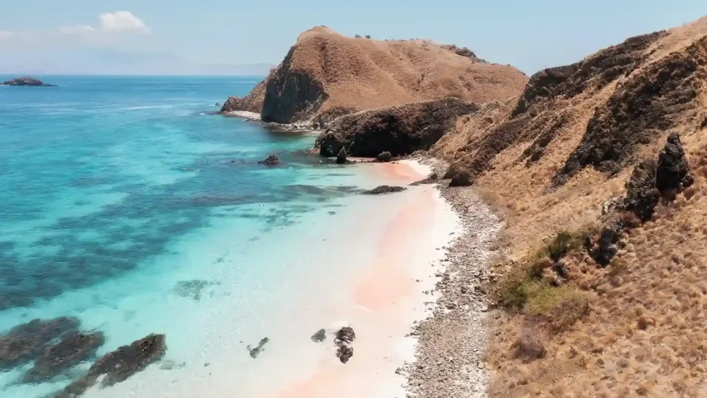 Pink-Beach-Komodo-Komodo-Luxury-e1745304199431 (1)