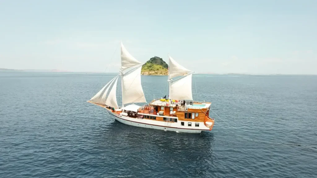 Lady Grace, a 34-metre traditional phinisi liveaboard, photographed at sea in Komodo National Park