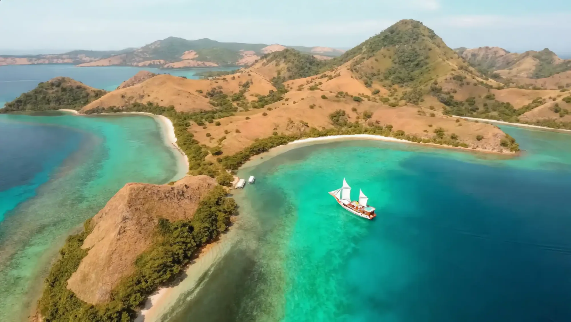 Phinisi under way on the open-water passage between Lombok and Komodo