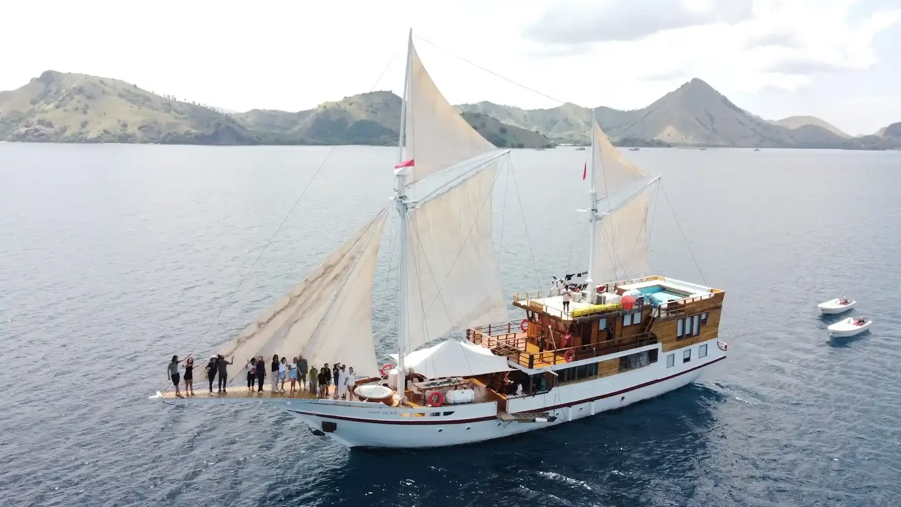 Phinisi under way on the open-water crossing between Lombok and Komodo